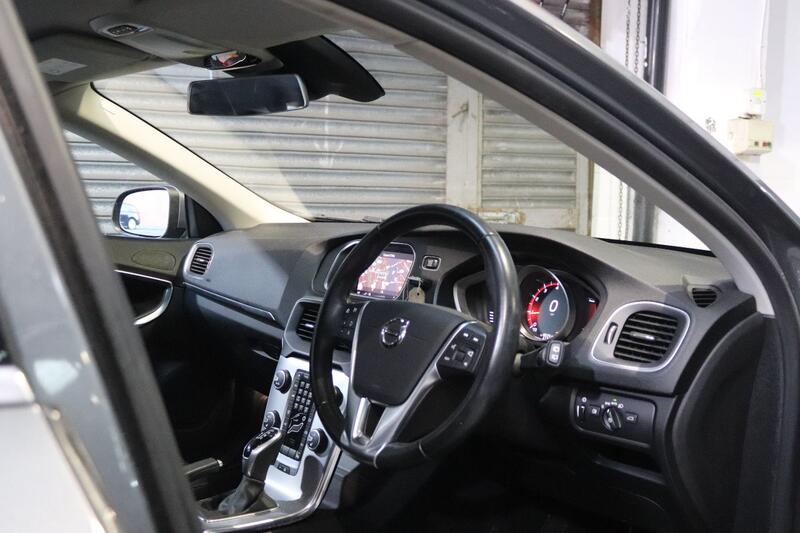 VOLVO V40
