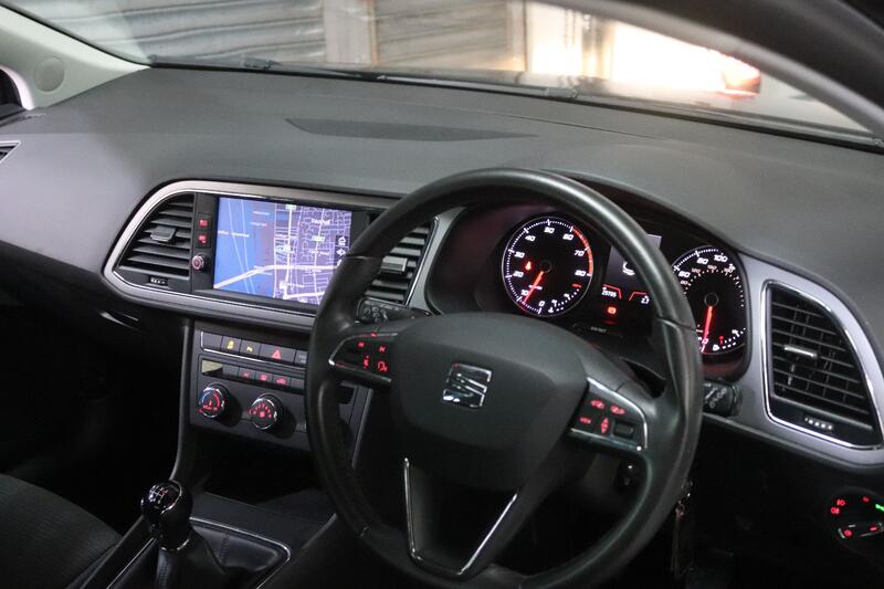 SEAT LEON