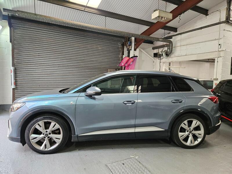AUDI E-TRON